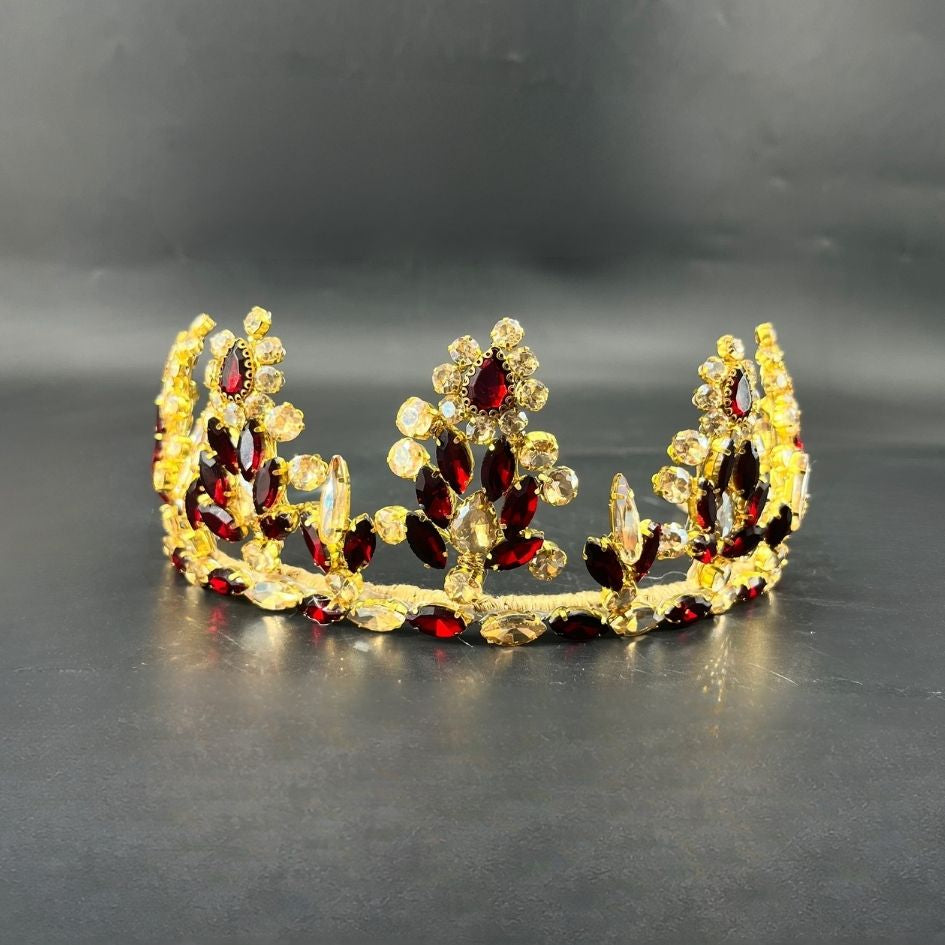 Couronne princesse dorée avec cristaux bordeaux et strass