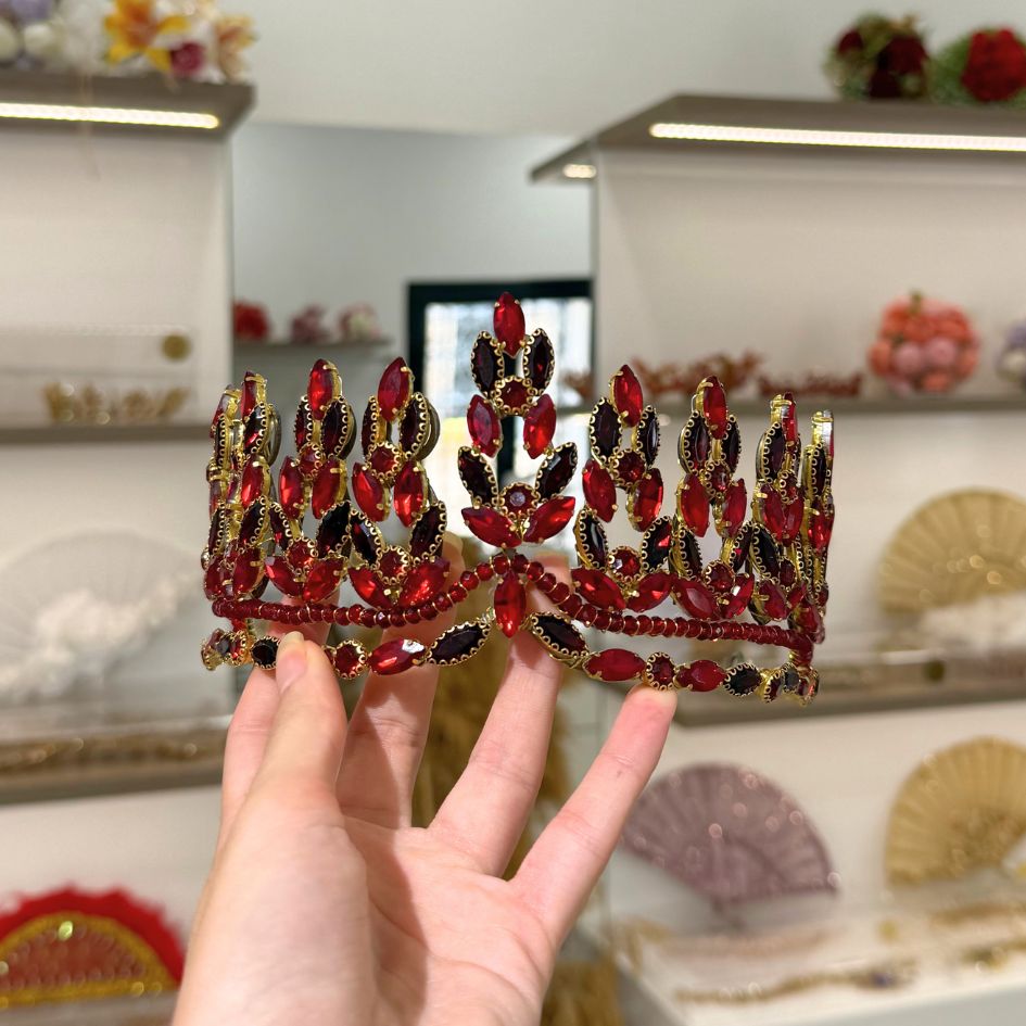 Couronne Royale Rouge Cristaux Élégance Mariage