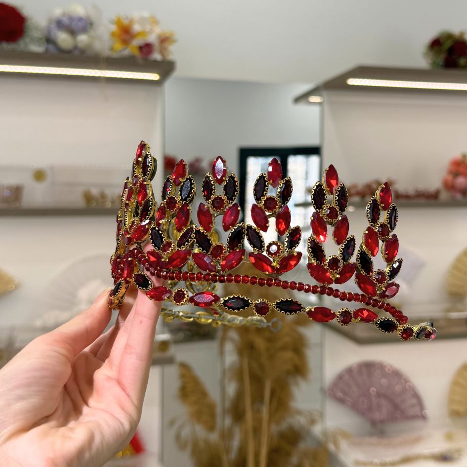 Couronne Royale Rouge Cristaux Élégance Mariage