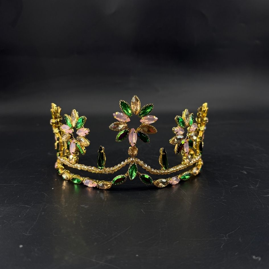 Couronne princesse dorée avec cristaux verts et roses