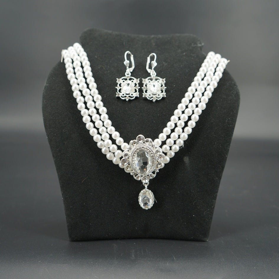 Collier avec boucle d'oreille blanc royal - Accessoire de luxe