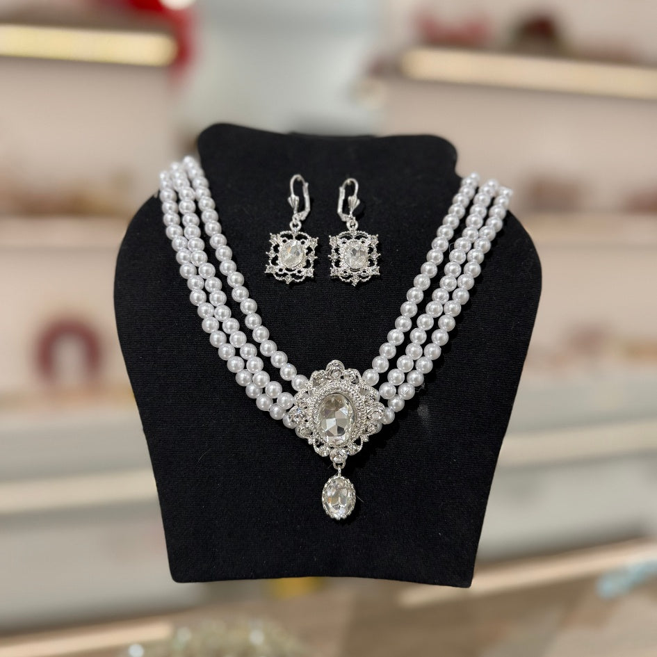 Collier avec boucle d'oreille blanc royal - Accessoire de luxe