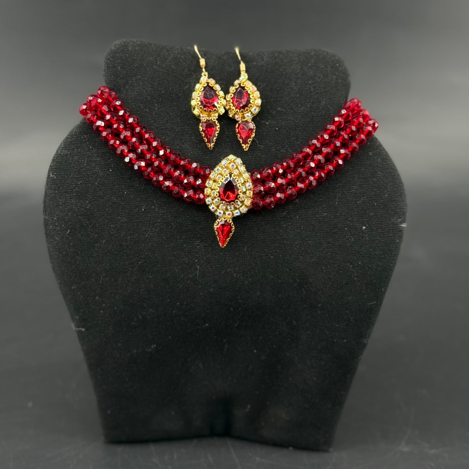 Collier de mariage en perles et strass dorés Accessoire glamour rouge