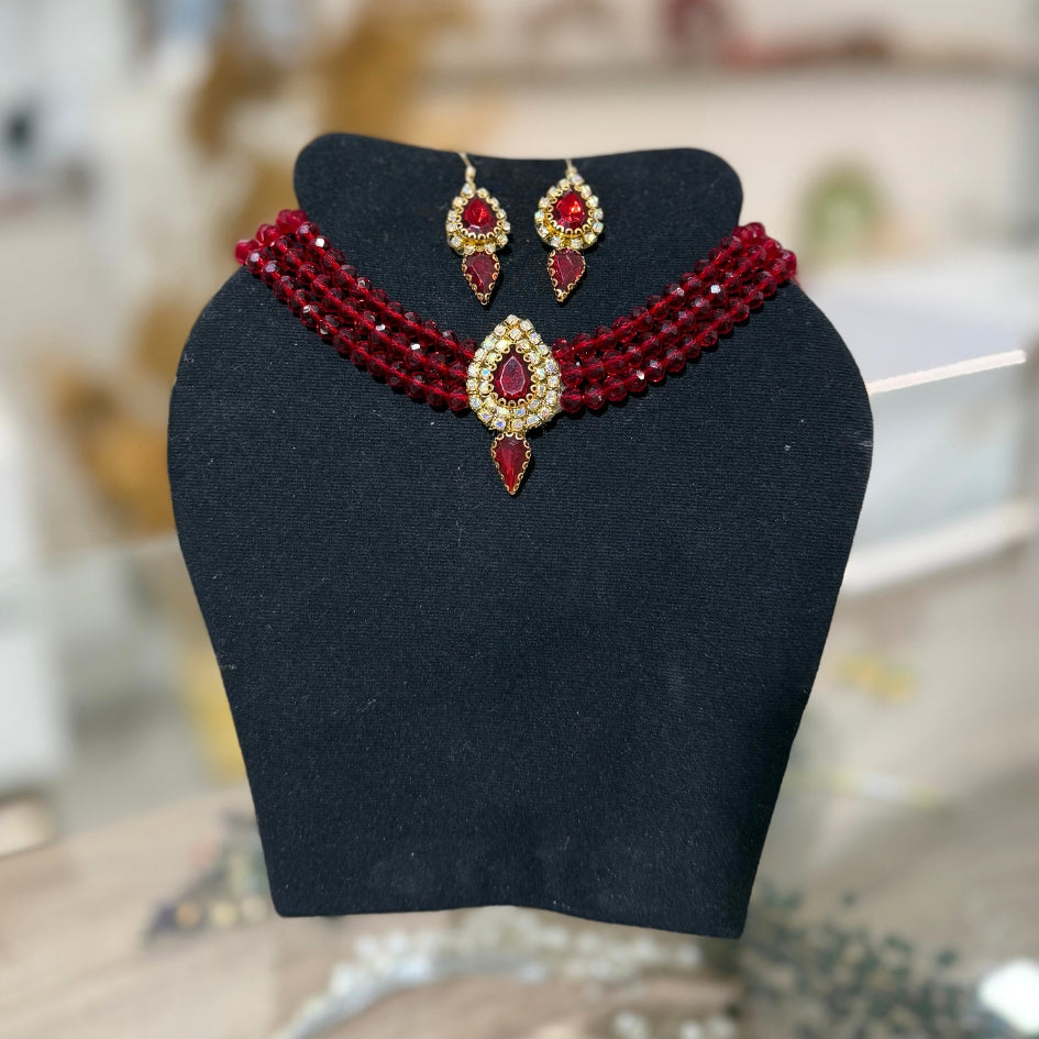 Collier de mariage en perles et strass dorés Accessoire glamour rouge