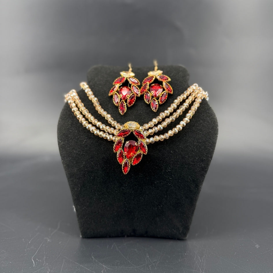 Collier doré et rouge pour soirée