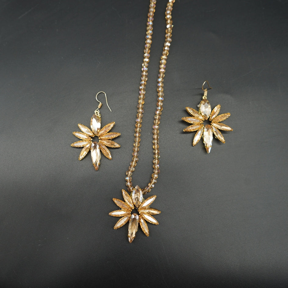 Collier et boucles d’oreilles étoile dorée pour cérémonie ou soirée