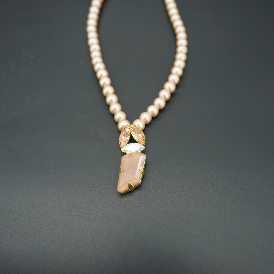 Collier femme chic en perles et strass – Accessoire de luxe