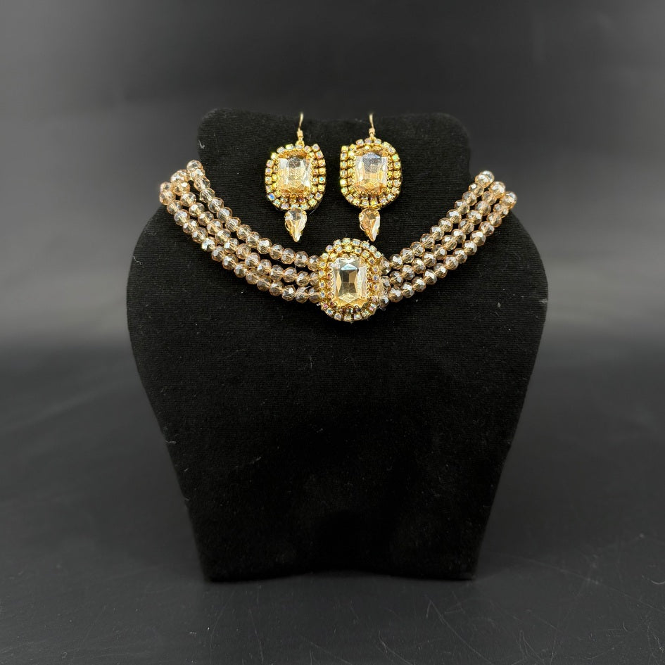 Collier mariage doré perlé style baroque