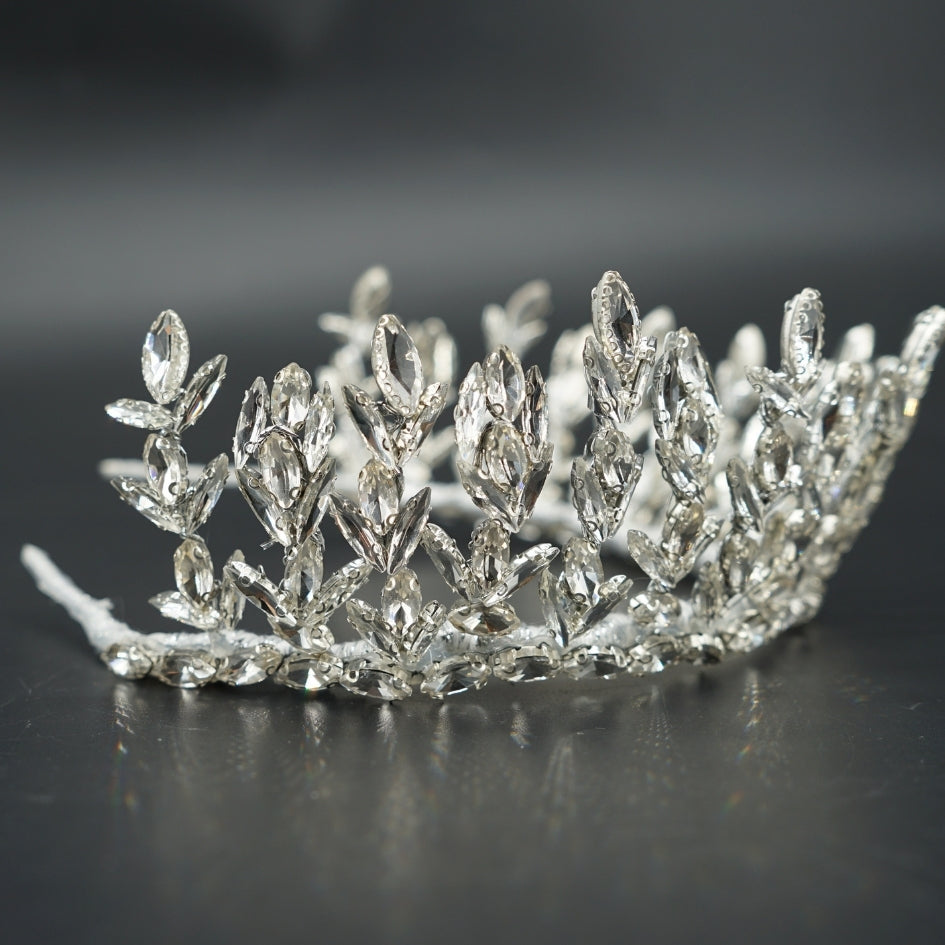 Couronne Blanche Minimaliste pour mariage