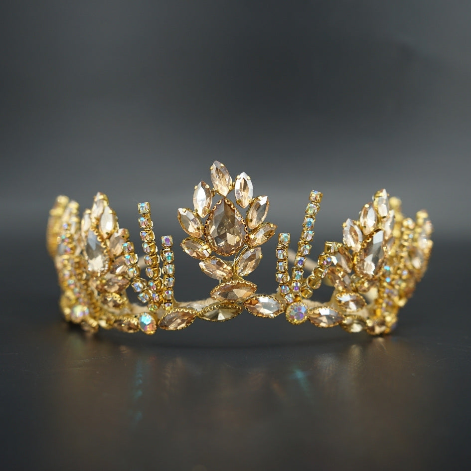 Couronne de Reine en Strass Doré – Bijou Élégant pour Événement