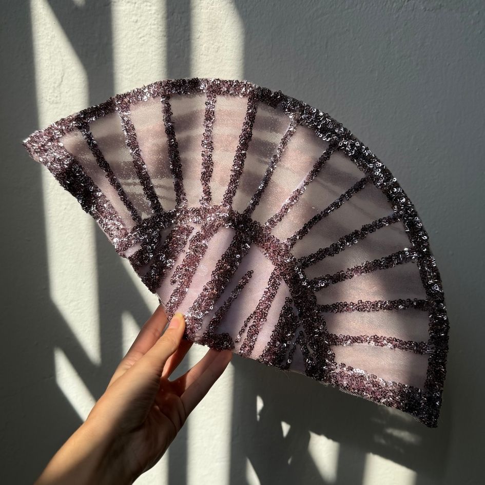 Voile de mariée éventail brodé à paillettes rose poudré