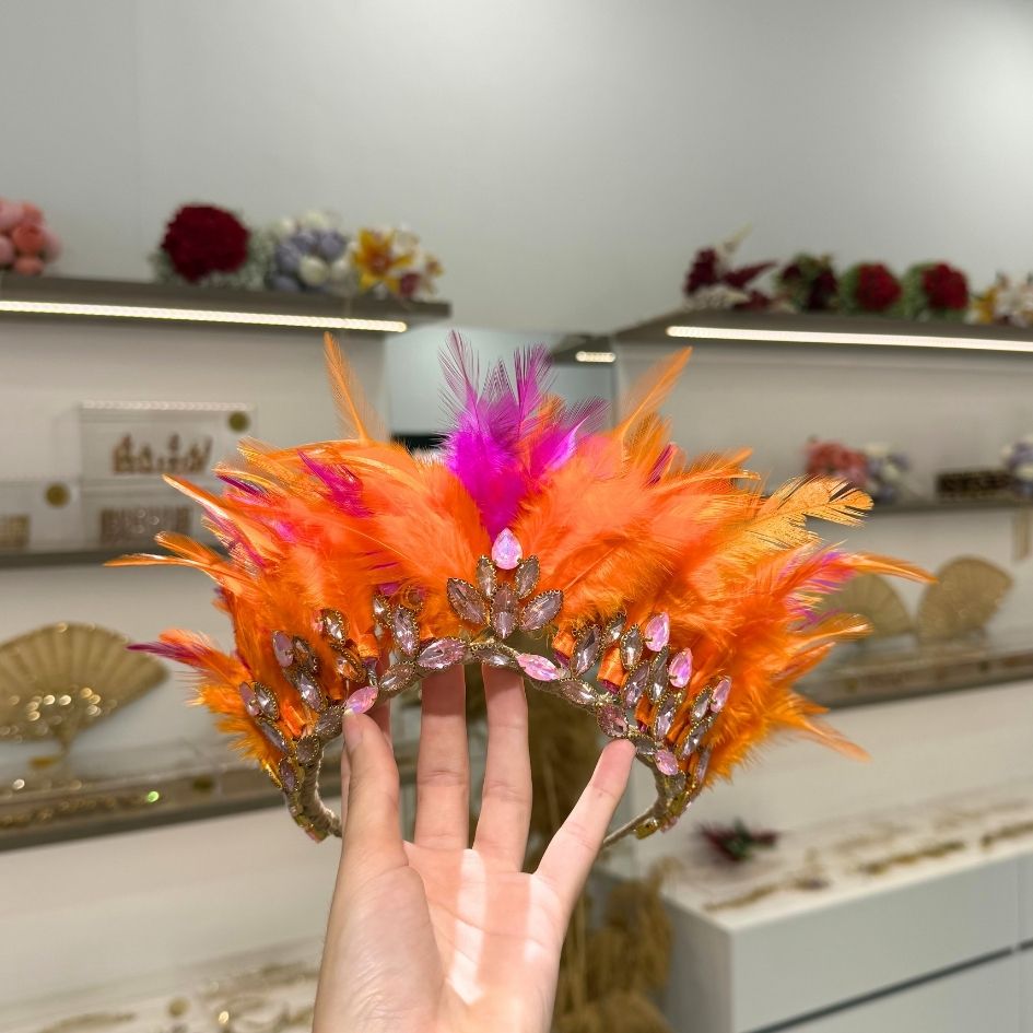 Couronne festival à plumes orange et fuchsia avec cristaux