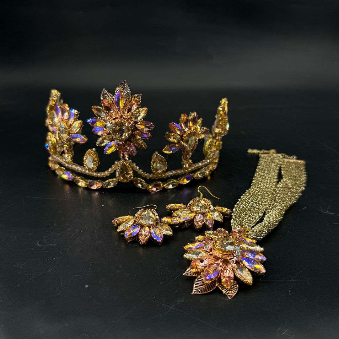 Parure princesse avec couronne collier et boucles d'oreilles dorée