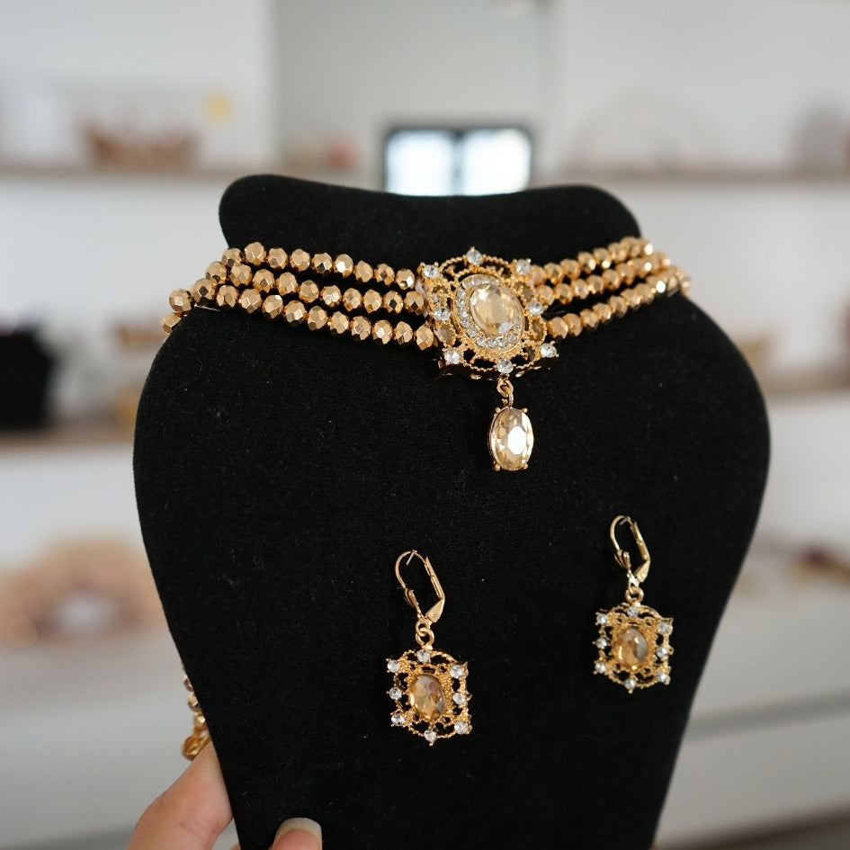 Parure dorée artisanale – Collier " choker " ras-de-cou & boucles d’oreilles – Éclat royal