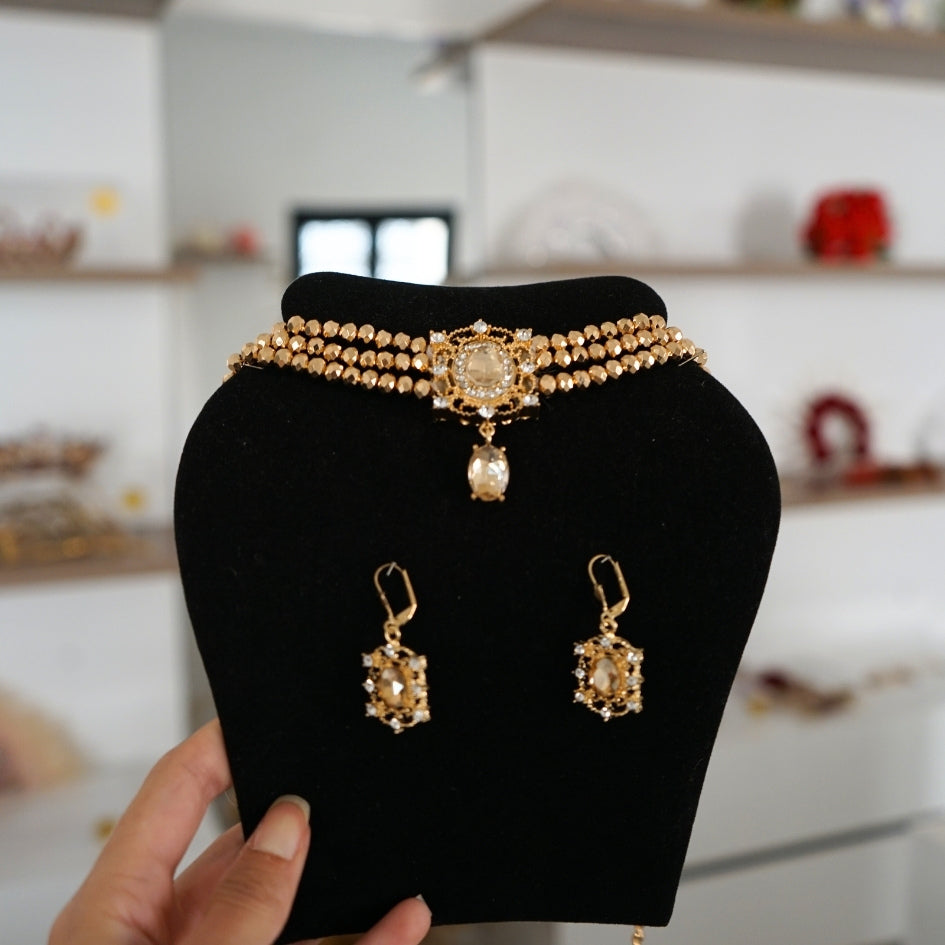 Parure dorée artisanale – Collier " choker " ras-de-cou & boucles d’oreilles – Éclat royal