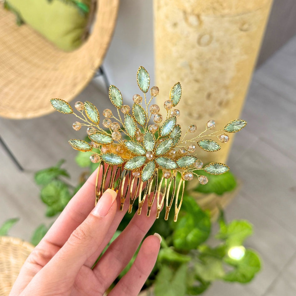Peigne cheveux doré feuilles vertes et cristaux