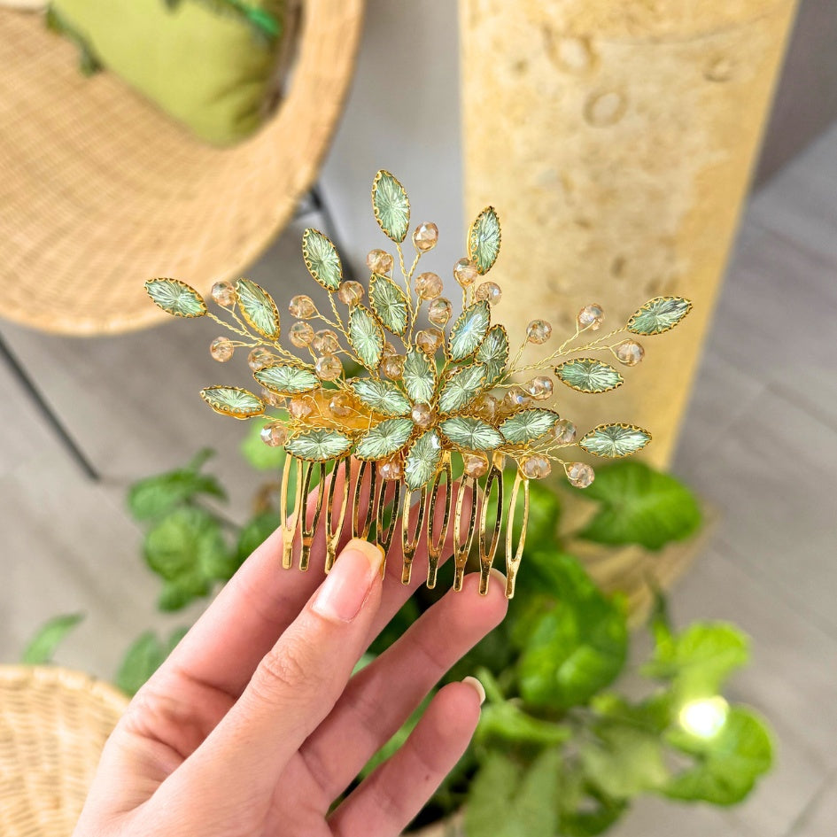 Peigne cheveux doré feuilles vertes et cristaux