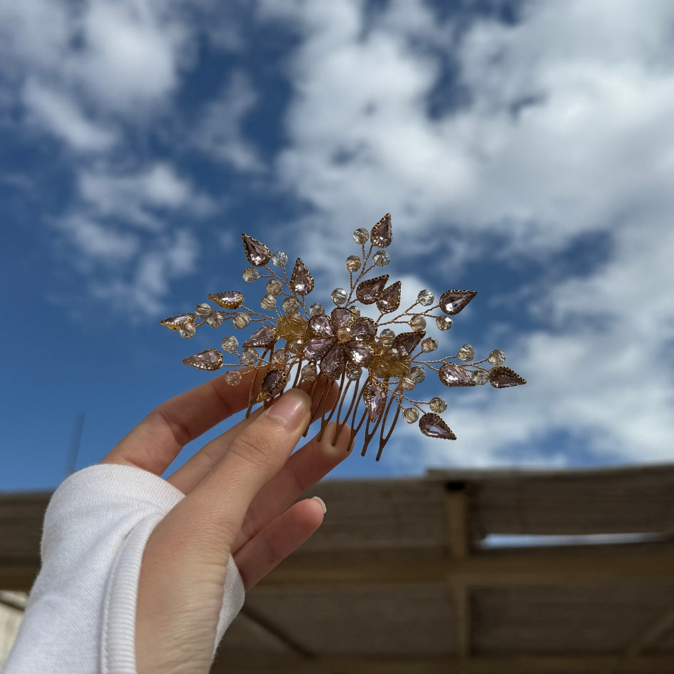 Peigne cheveux feuilles mauve rosé en cristaux