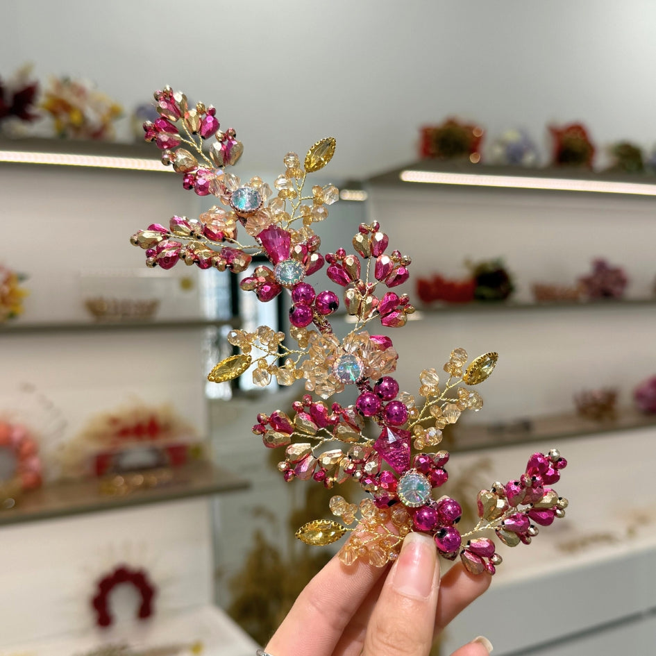 Peigne de cheveux en perles roses et cristaux – Tendance et raffinement