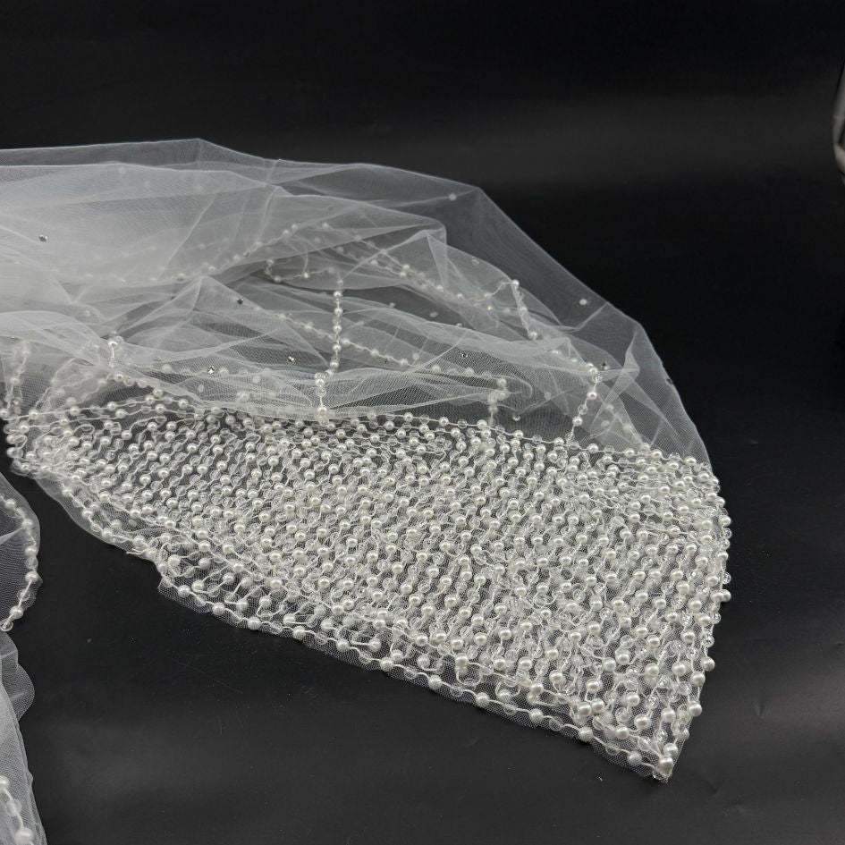 Voile de mariée blanc avec perles brodées et strass
