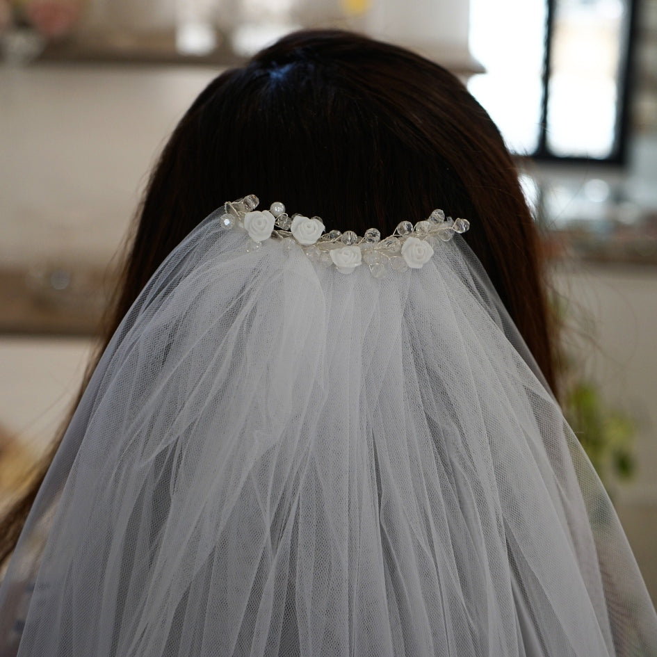 Voile de mariée court en tulle avec finition perles délicates