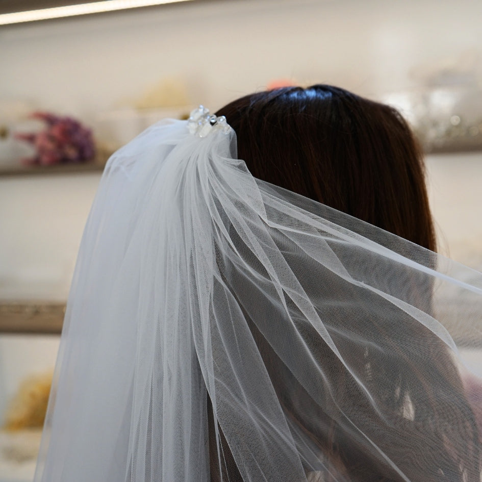 Voile de mariée court en tulle avec finition perles délicates