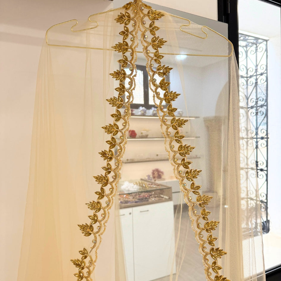 Voile de mariée doré avec perles et strass – Accessoire élégant pour mariage