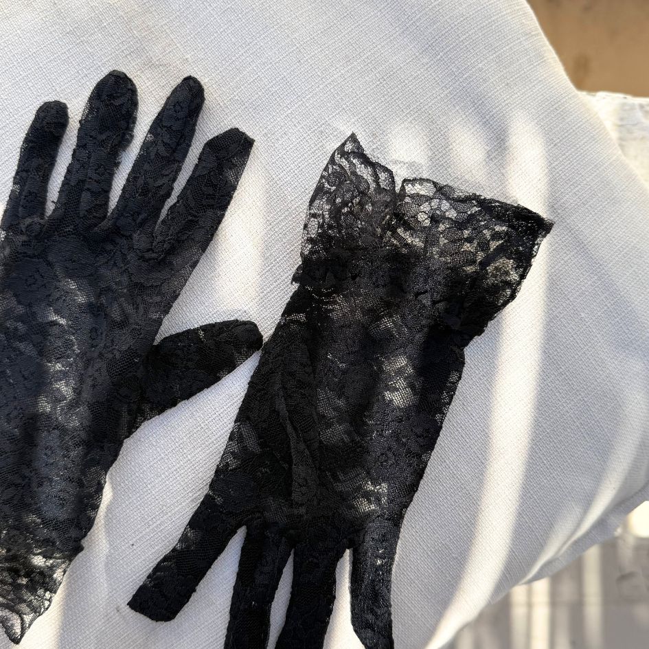 Gants dentelle motif fleur noirs élégants femme