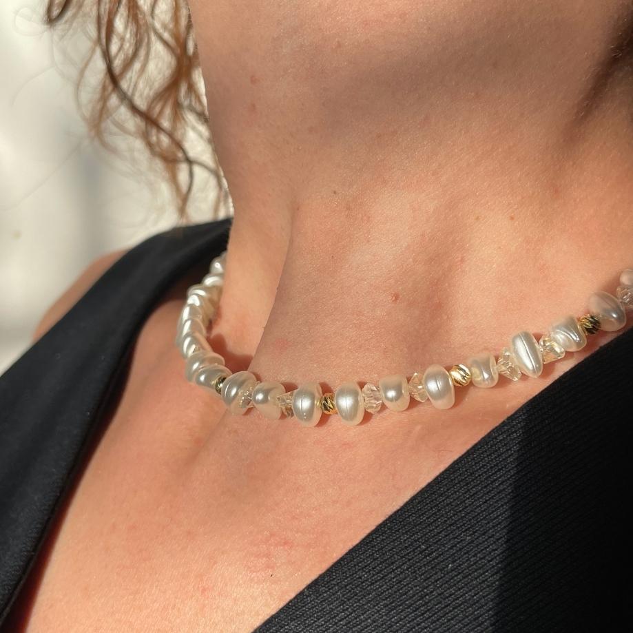 collier perles blanches chic et élégant pour toutes occasions