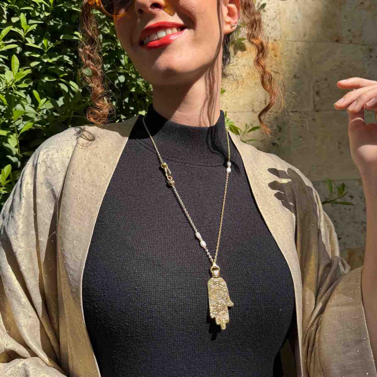 Collier khomsa doré artisanal en laiton pour briller avec élégance