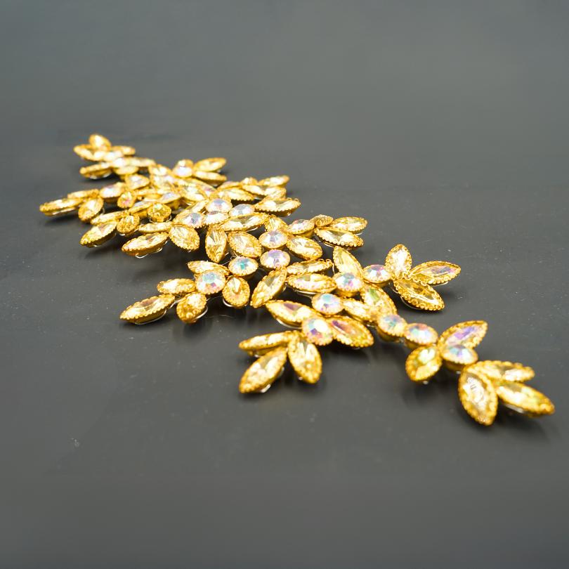 Broche dorée, modèle plante