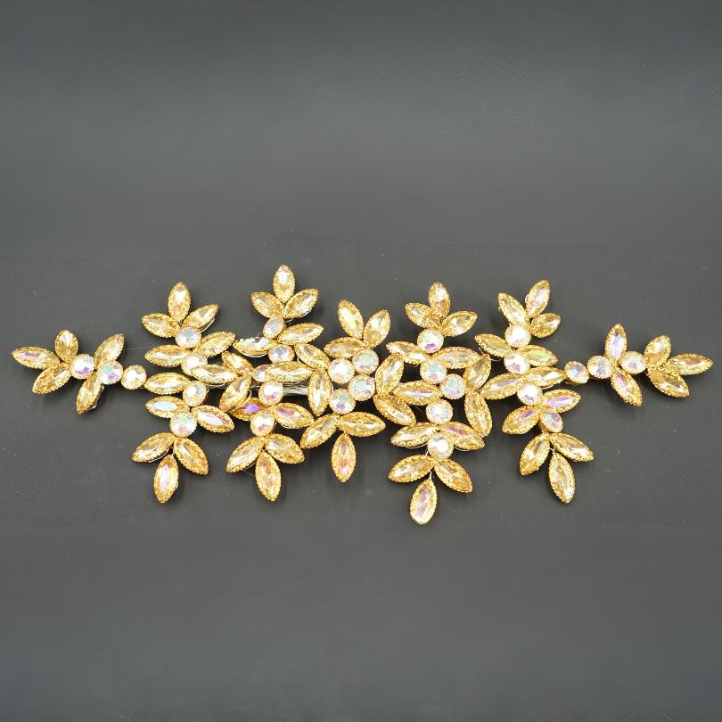 Broche dorée, modèle plante